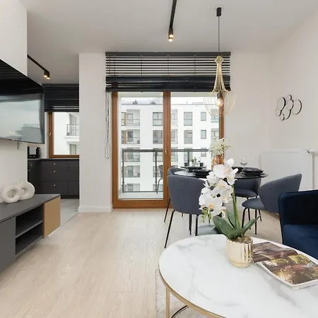 Pozytywny Mokotow With Balcony By Renters *